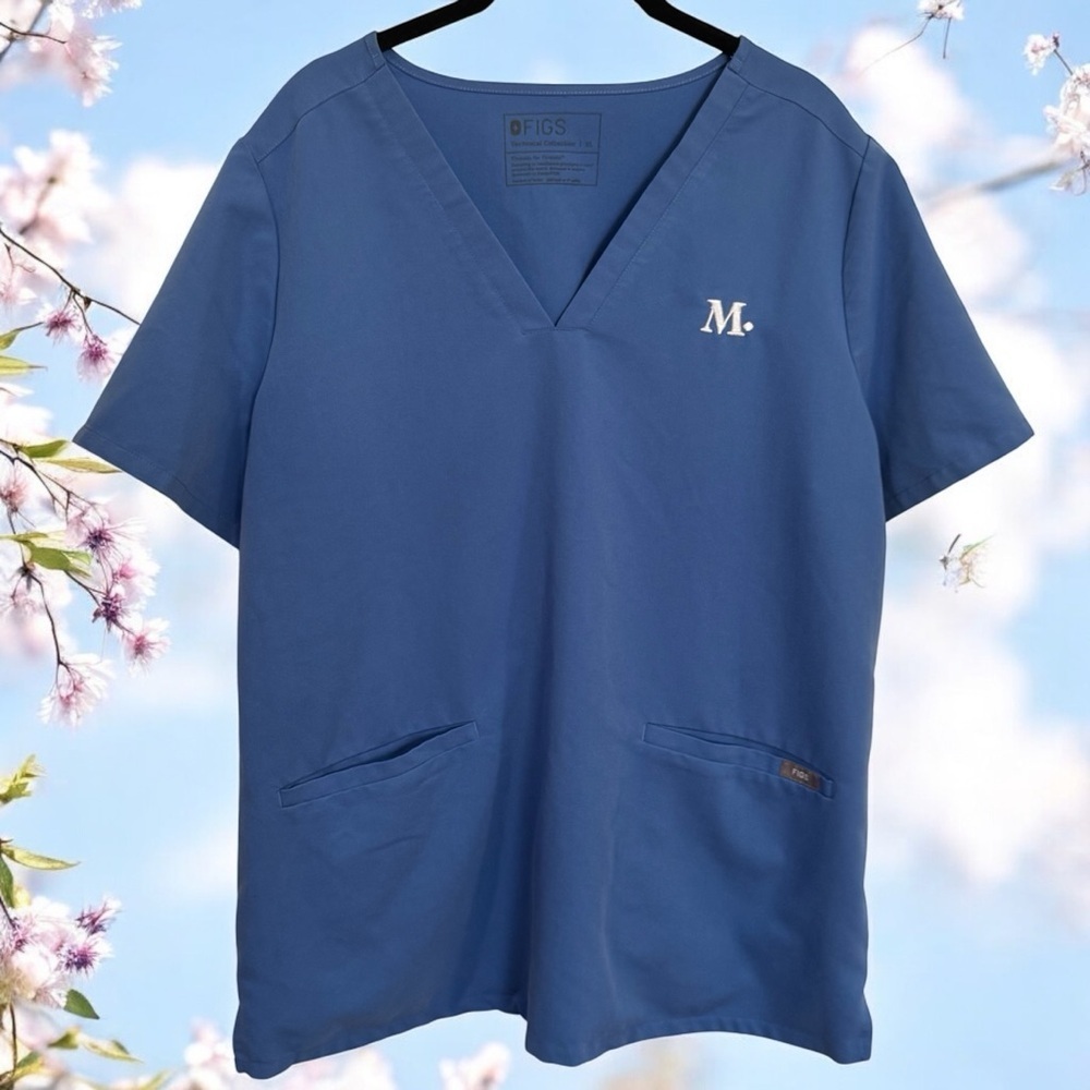 Figs Casma Three Pocket Scrub Top in Color Ceil Blue Monogram M Size‎ XL